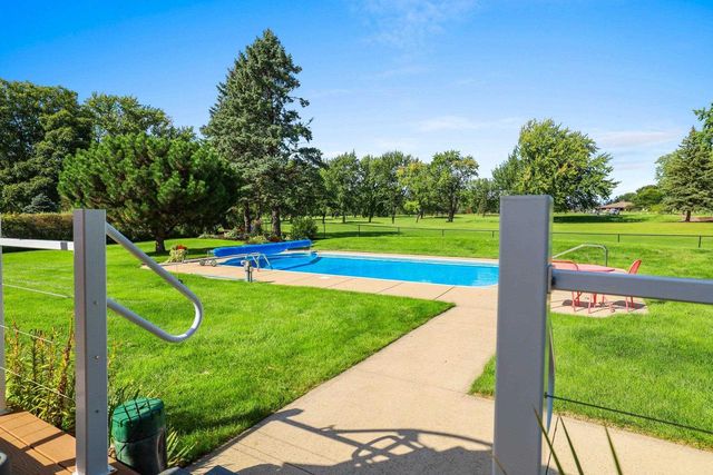 2924 RIDGEWAY DRIVE, Neenah, WI 54956