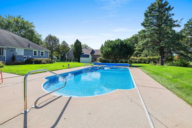 2924 RIDGEWAY DRIVE, Neenah, WI 54956