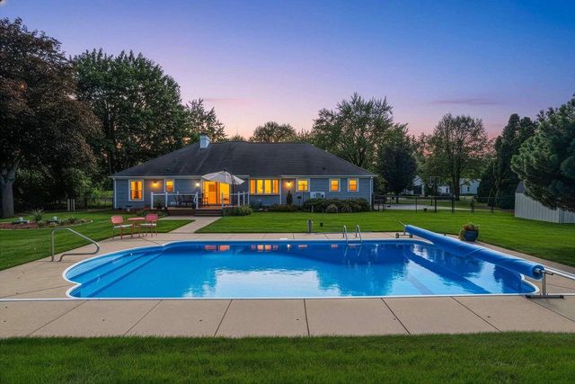 2924 RIDGEWAY DRIVE, Neenah, WI 54956