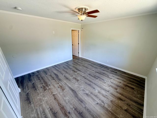 254 FLINTSTONE LN, Universal City, TX 78148