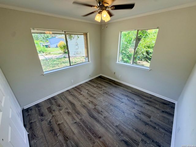 254 FLINTSTONE LN, Universal City, TX 78148