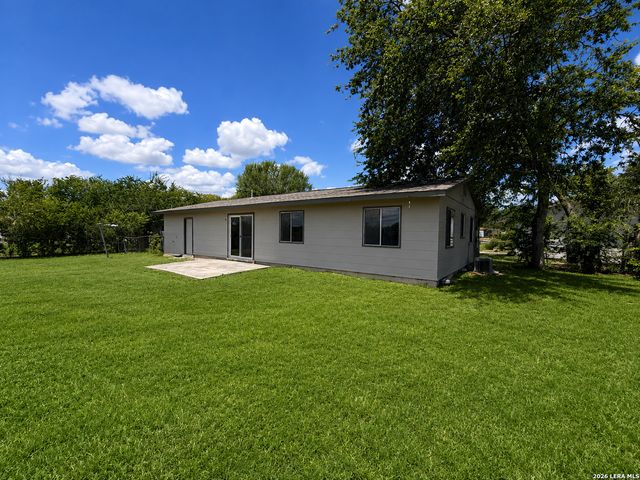 254 FLINTSTONE LN, Universal City, TX 78148