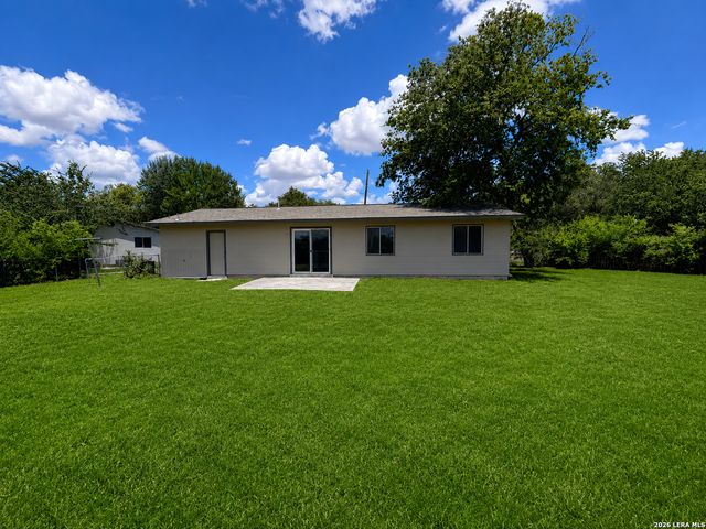 254 FLINTSTONE LN, Universal City, TX 78148