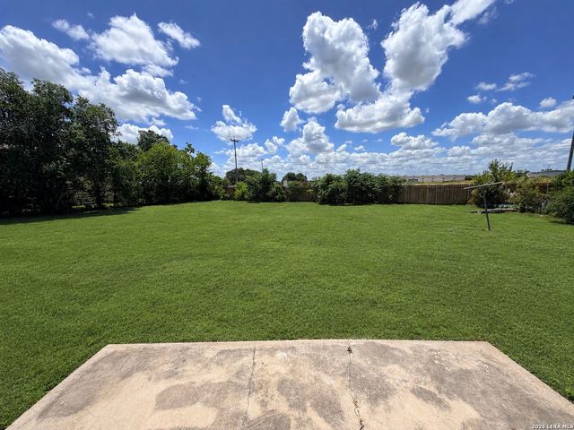 254 FLINTSTONE LN, Universal City, TX 78148