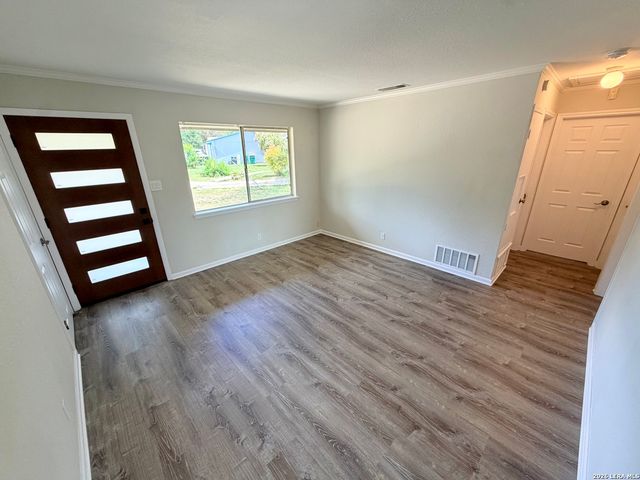 254 FLINTSTONE LN, Universal City, TX 78148