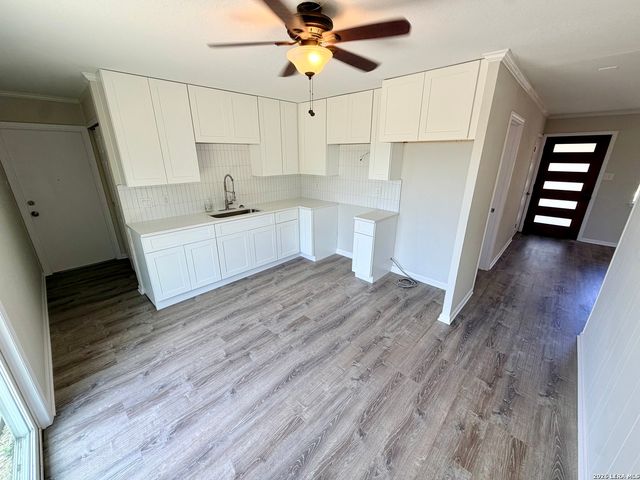 254 FLINTSTONE LN, Universal City, TX 78148