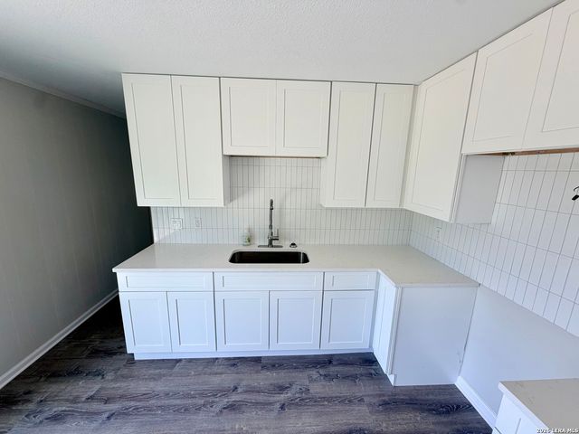 254 FLINTSTONE LN, Universal City, TX 78148