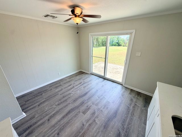 254 FLINTSTONE LN, Universal City, TX 78148