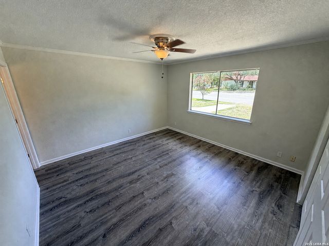 254 FLINTSTONE LN, Universal City, TX 78148