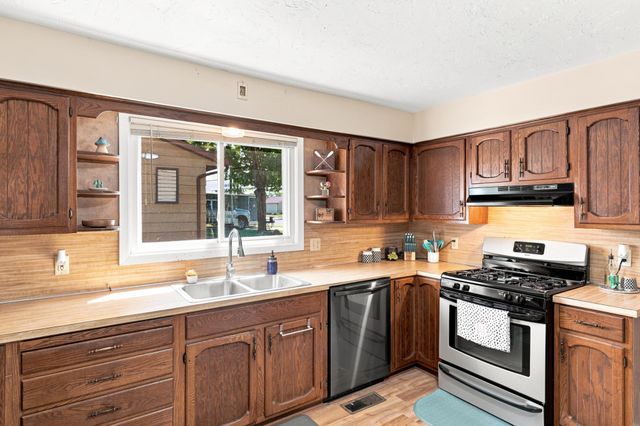 201 N Linden Street, Belle Plaine, MN 56011