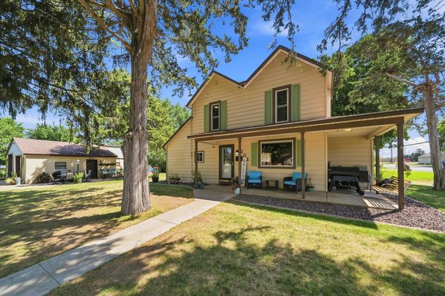 201 N Linden Street, Belle Plaine, MN 56011