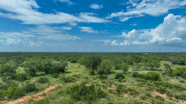 2880 CR 307, Jourdanton, TX 78026