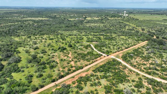 2880 CR 307, Jourdanton, TX 78026