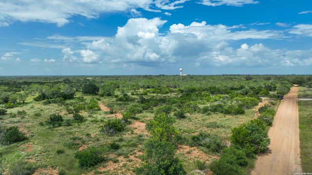 2880 CR 307, Jourdanton, TX 78026