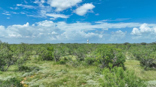 2880 CR 307, Jourdanton, TX 78026