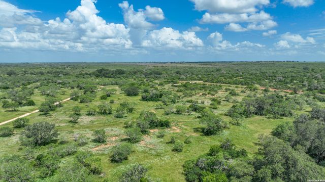 2880 CR 307, Jourdanton, TX 78026