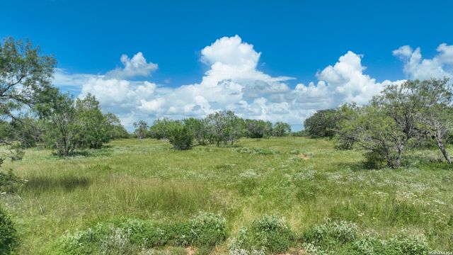 2880 CR 307, Jourdanton, TX 78026