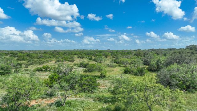 2880 CR 307, Jourdanton, TX 78026