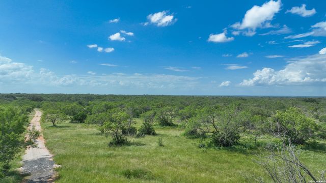 2880 CR 307, Jourdanton, TX 78026