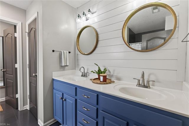 718 Creekwood DR, Chesapeake, VA 23323