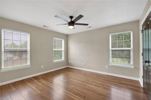 718 Creekwood DR, Chesapeake, VA 23323