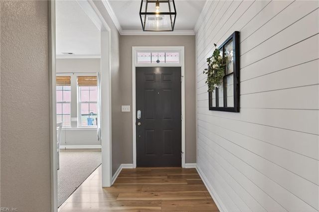 718 Creekwood DR, Chesapeake, VA 23323