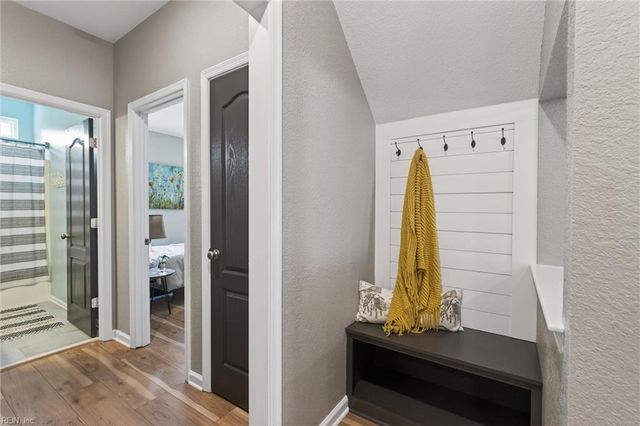 718 Creekwood DR, Chesapeake, VA 23323