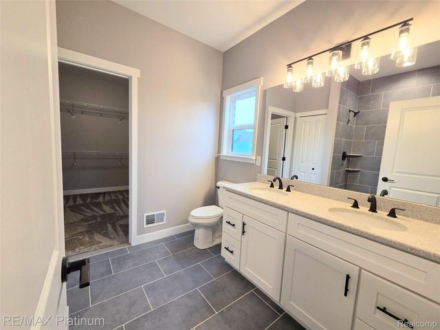 6254 Brook Stone Lane, Fenton Charter Township, MI 48451