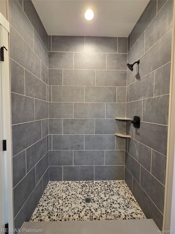 6254 Brook Stone Lane, Fenton Charter Township, MI 48451