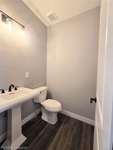 6254 Brook Stone Lane, Fenton Charter Township, MI 48451