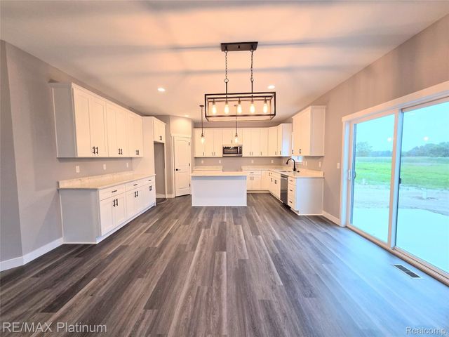 6254 Brook Stone Lane, Fenton Charter Township, MI 48451