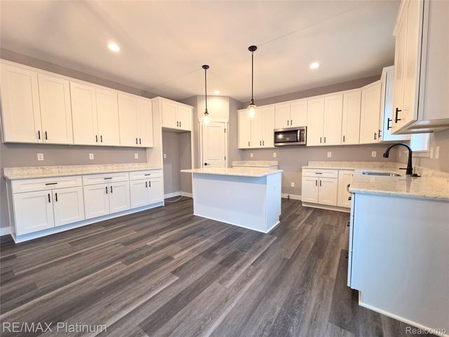 6254 Brook Stone Lane, Fenton Charter Township, MI 48451