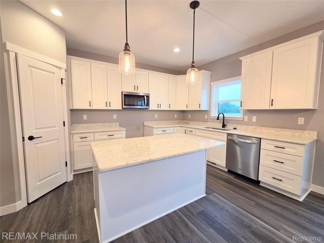 6254 Brook Stone Lane, Fenton Charter Township, MI 48451
