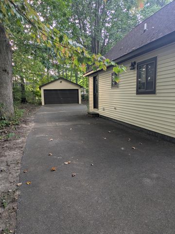 309 Englewood Drive, Roscommon, MI 48653