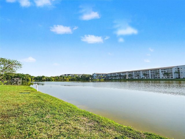 3915 LAKE BAYSHORE DRIVE 306, Bradenton, FL 34205