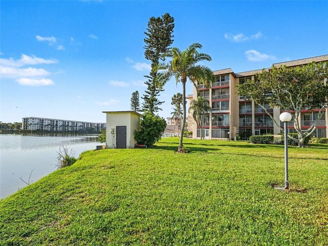 3915 LAKE BAYSHORE DRIVE 306, Bradenton, FL 34205