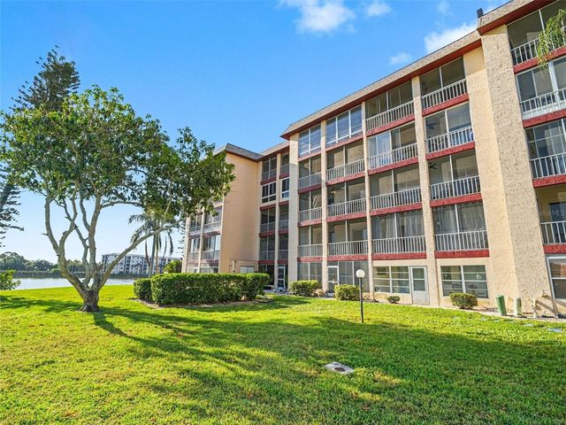 3915 LAKE BAYSHORE DRIVE 306, Bradenton, FL 34205
