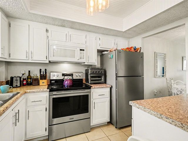 3915 LAKE BAYSHORE DRIVE 306, Bradenton, FL 34205