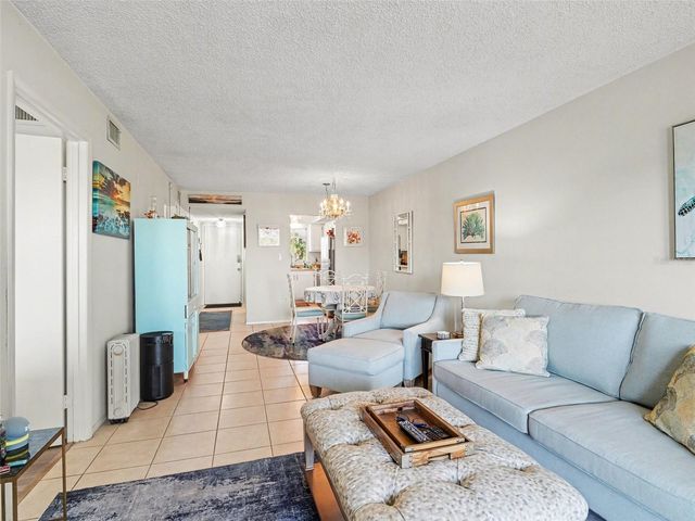 3915 LAKE BAYSHORE DRIVE 306, Bradenton, FL 34205