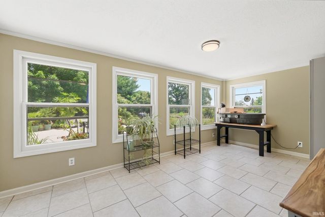 7018 Kings Row, Woodburn, IN 46797