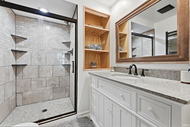 7018 Kings Row, Woodburn, IN 46797