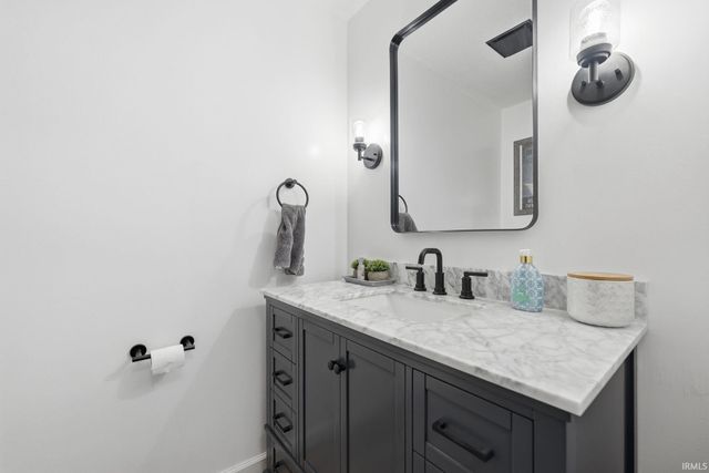 7018 Kings Row, Woodburn, IN 46797