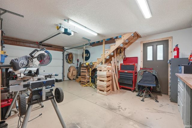 7018 Kings Row, Woodburn, IN 46797