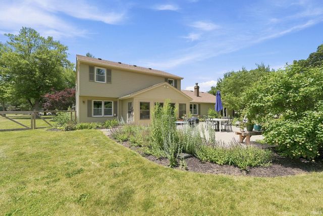 7018 Kings Row, Woodburn, IN 46797