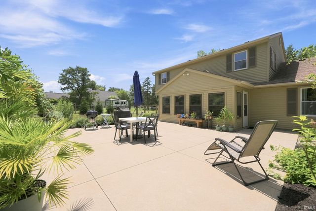 7018 Kings Row, Woodburn, IN 46797