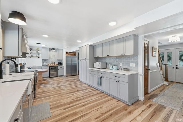 7018 Kings Row, Woodburn, IN 46797