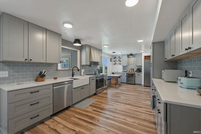 7018 Kings Row, Woodburn, IN 46797