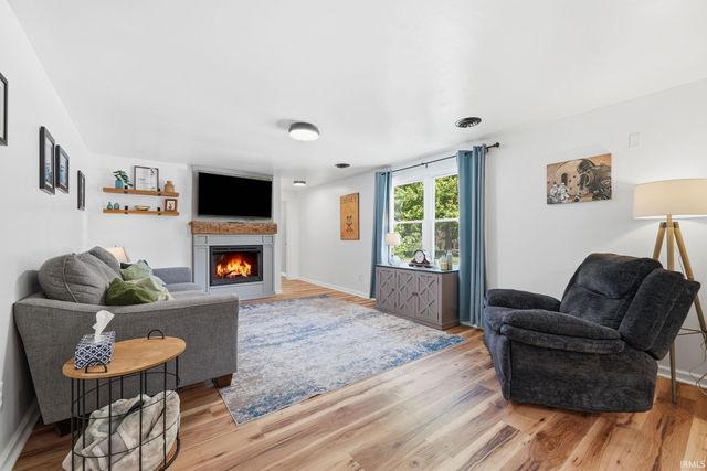 7018 Kings Row, Woodburn, IN 46797