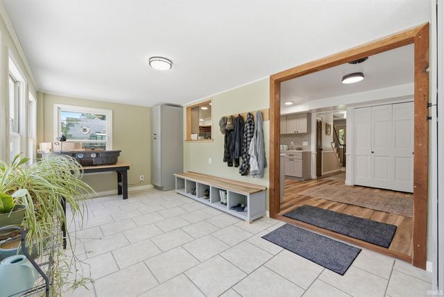 7018 Kings Row, Woodburn, IN 46797