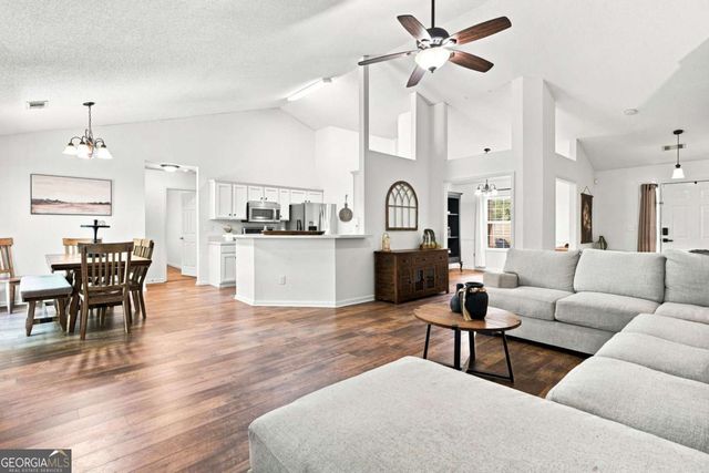 212 Oak Hollow Court, White, GA 30184